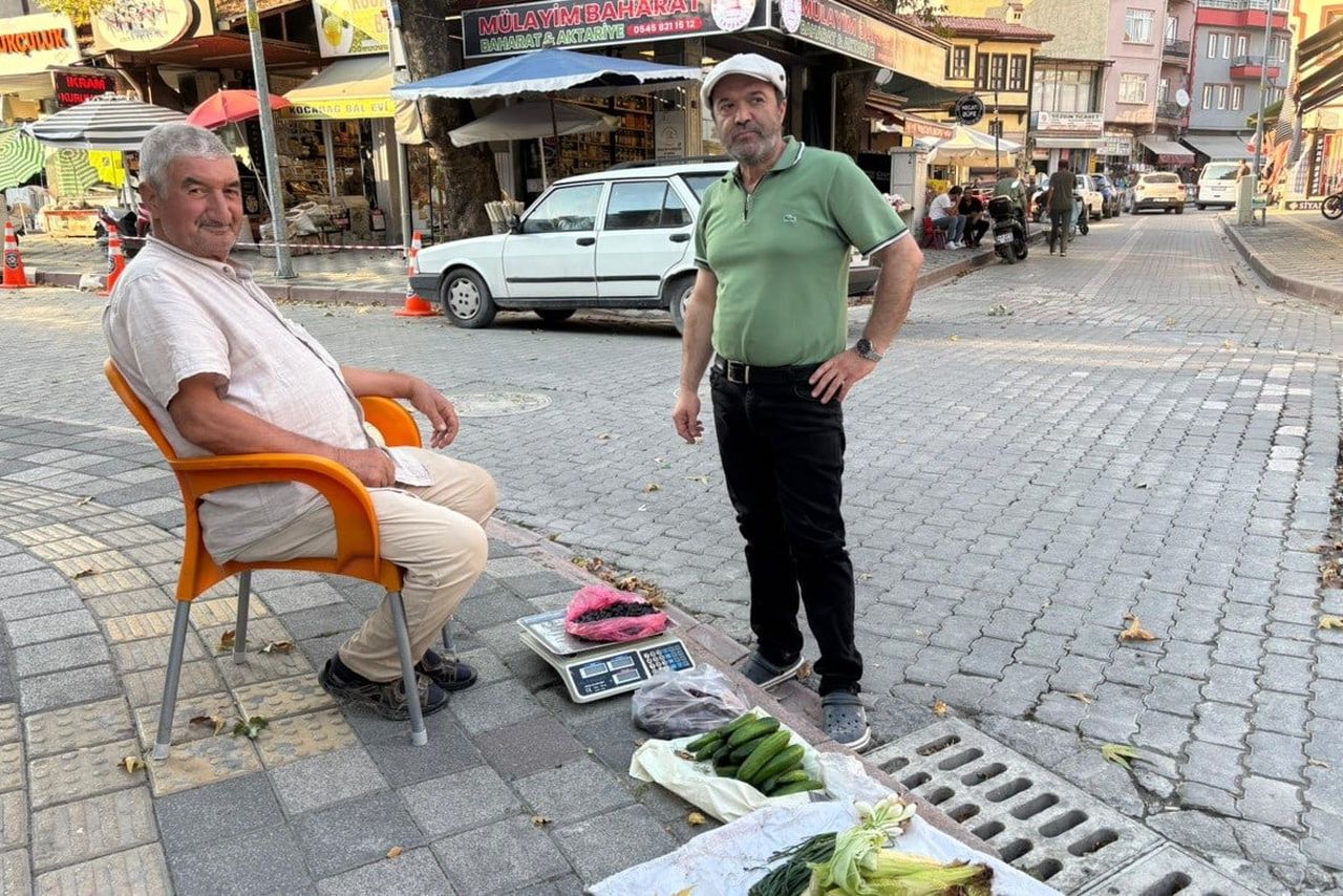68 YAŞINDAKİ MUZAFFER ÜSTÜNEL ŞİFA KAYNAĞI ÜRÜNLERİ BULUŞTURUYOR