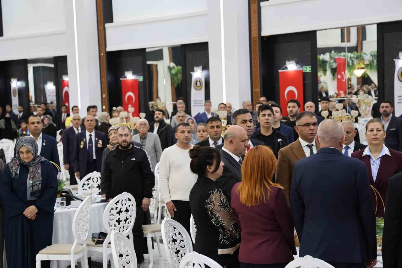 DİYARBAKIR'DA ŞEHİT AİLELERİ VE GAZİLER İÇİN DAYANIŞMA VE ONUR YEMEĞİ VERİLDİ.