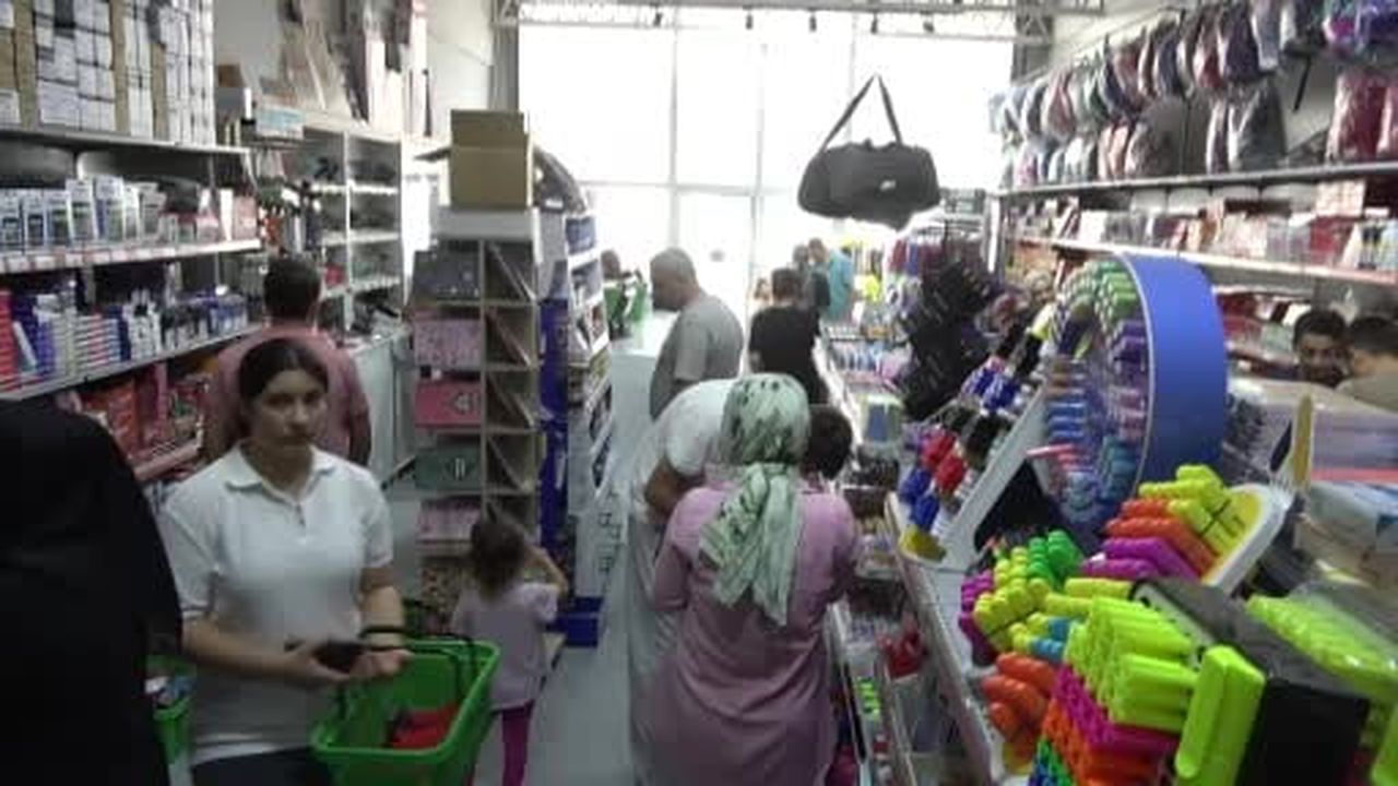 Okullar açılıyor, kırtasiyelerde hareketlilik başladı