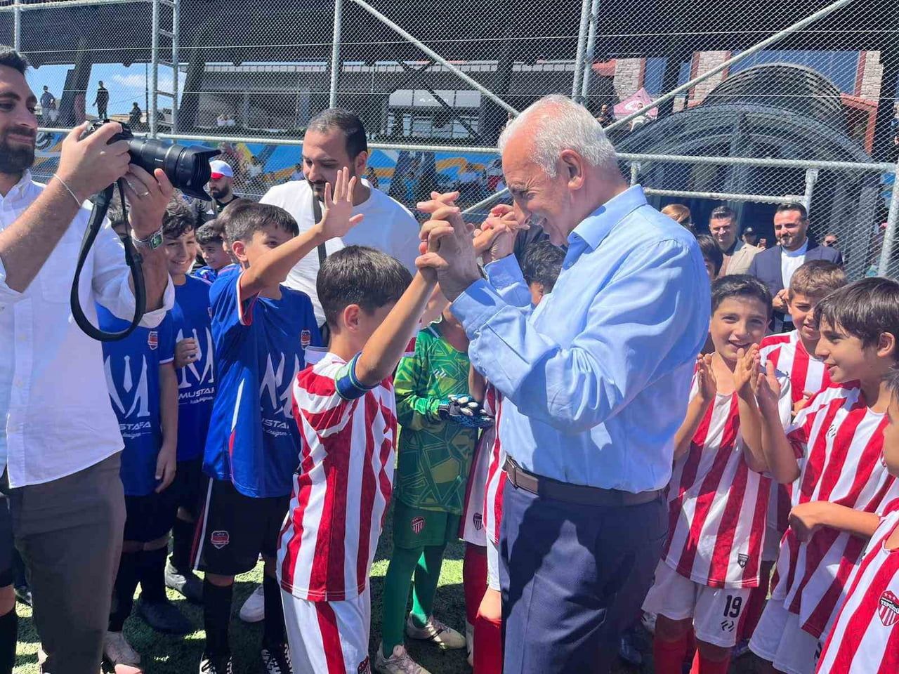 ÜMRANİYE BELEDİYESİ TARAFINDAN BU YIL 7. DÜZENLENEN MİNİK KRAMPONLAR FUTBOL TURNUVASI ZAFER...