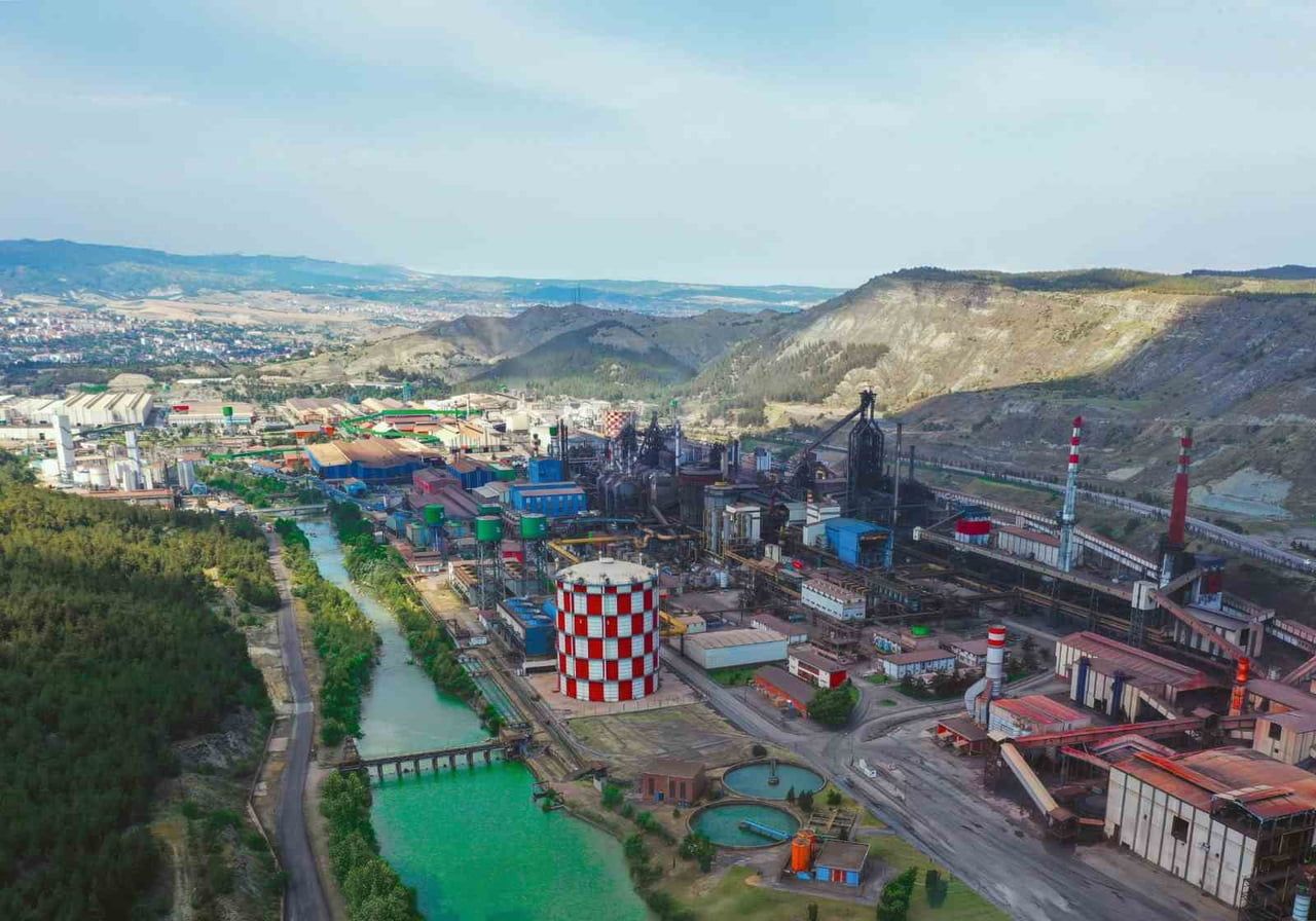 KARABÜK DEMİR VE ÇELİK FABRİKALARI (KARDEMİR), 2026 YILININ İLK ALTI AYLIK DÖNEMİNDE 5 MİLYAR 975...