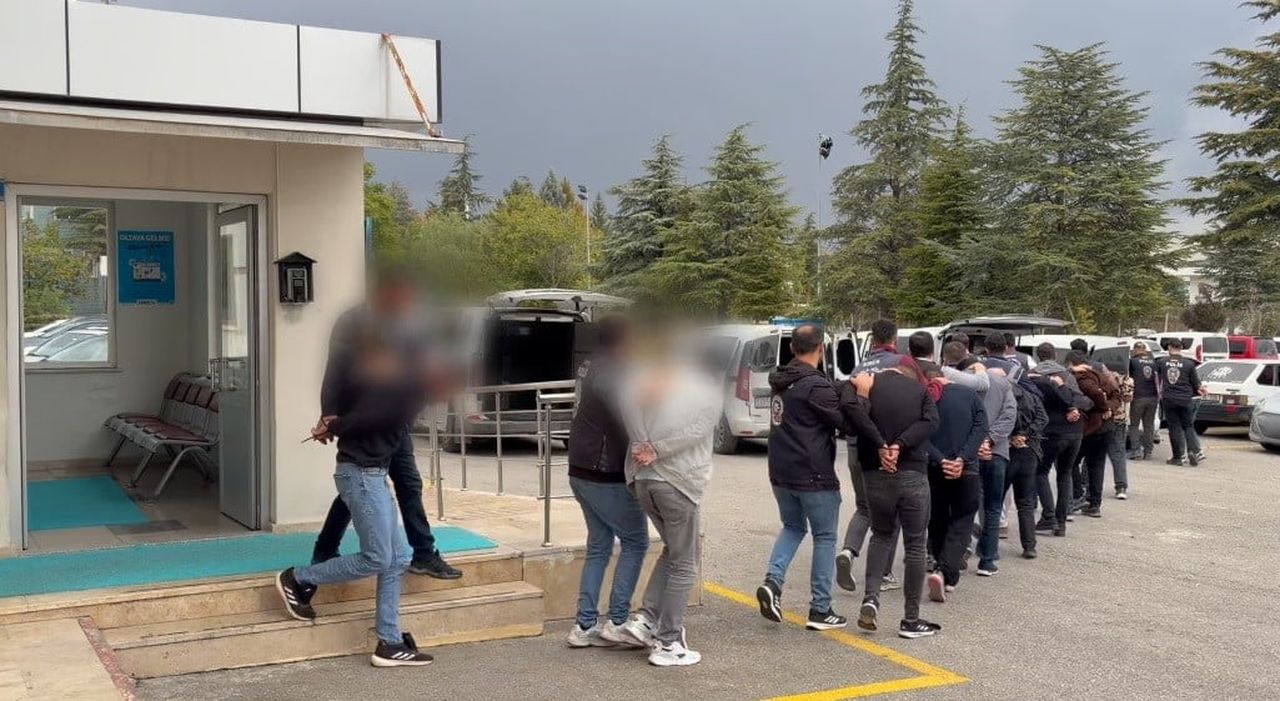 OPERASYONDA GÖZALTINA ALINAN 17 ŞÜPHELİDEN 9’U TUTUKLANDI.