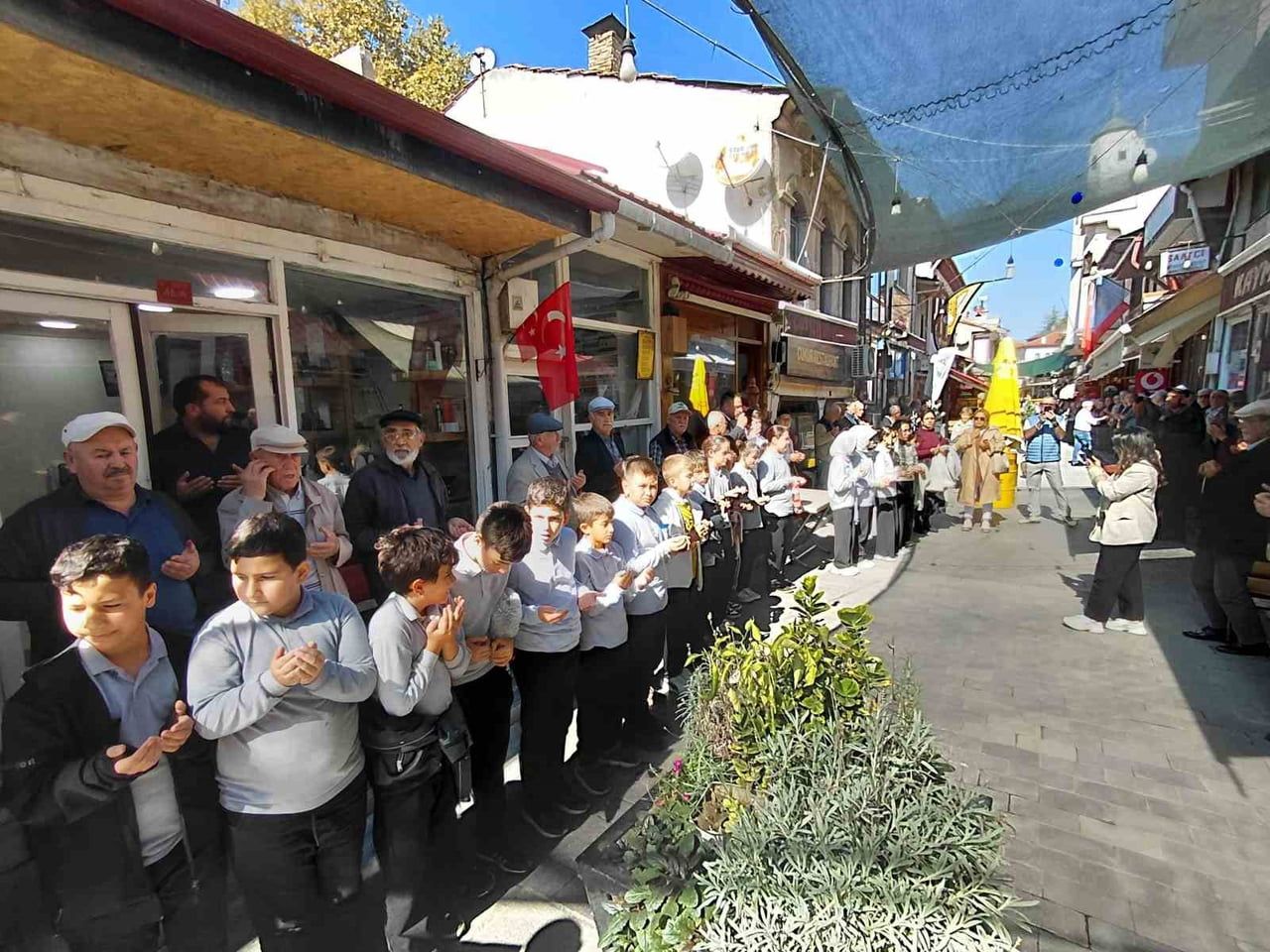 BOLU’NUN MUDURNU İLÇESİNDE 7 ASIRDIR HER CUMA YAPILAN ESNAF DUASI GELENEĞİ, BU HAFTA DA DEVAM...