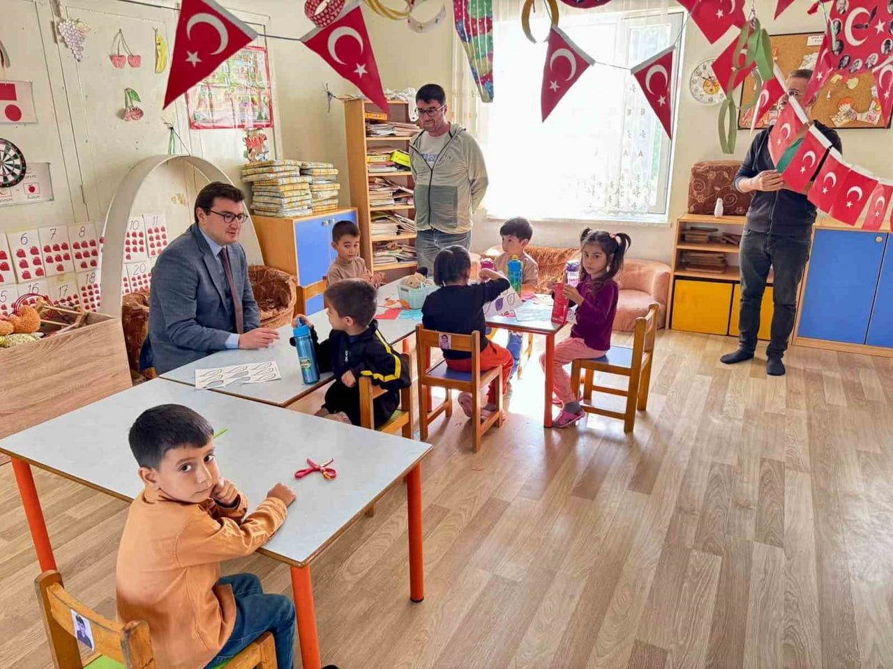 AYDIN’IN BOZDOĞAN İLÇESİNDE KAYMAKAM HÜSEYİN ŞAMİL SÖZEN, YAKA İLKOKULU VE ANAOKULU’NU ZİYARET...