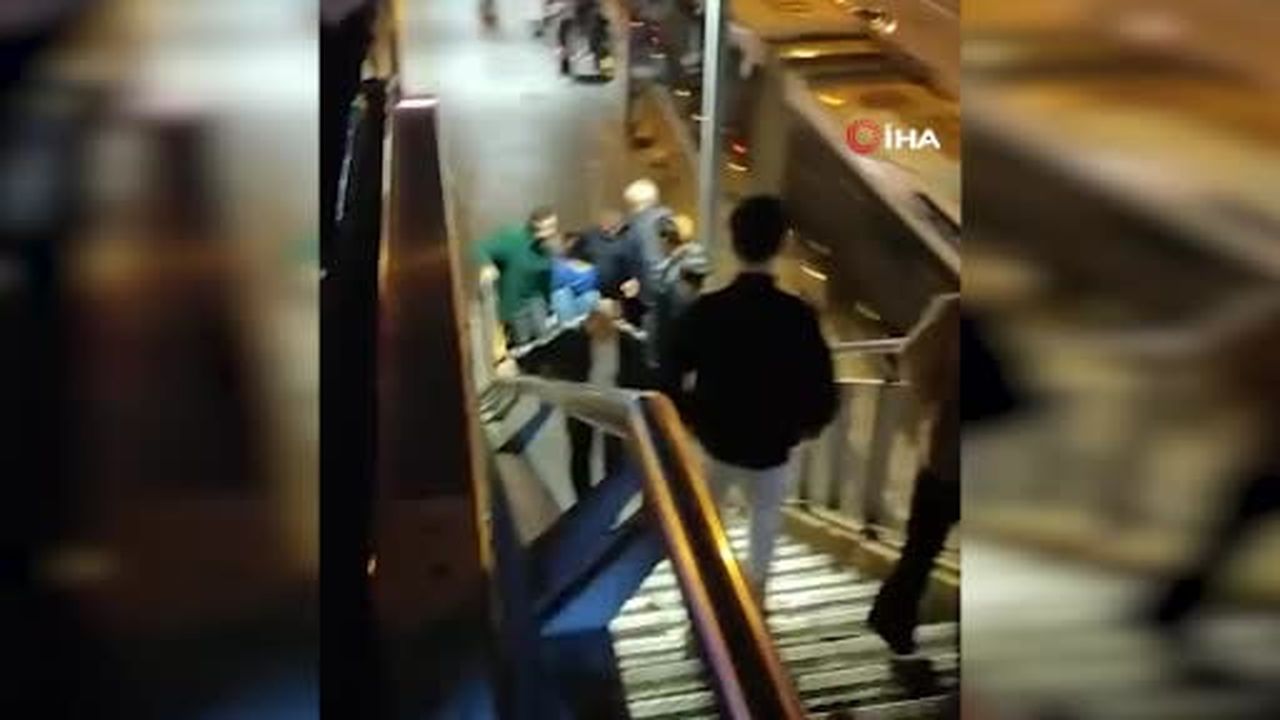 Metrobüs durağında çalışmayan asansör tepkisi: Engelli vatandaşı merdivenlerden...