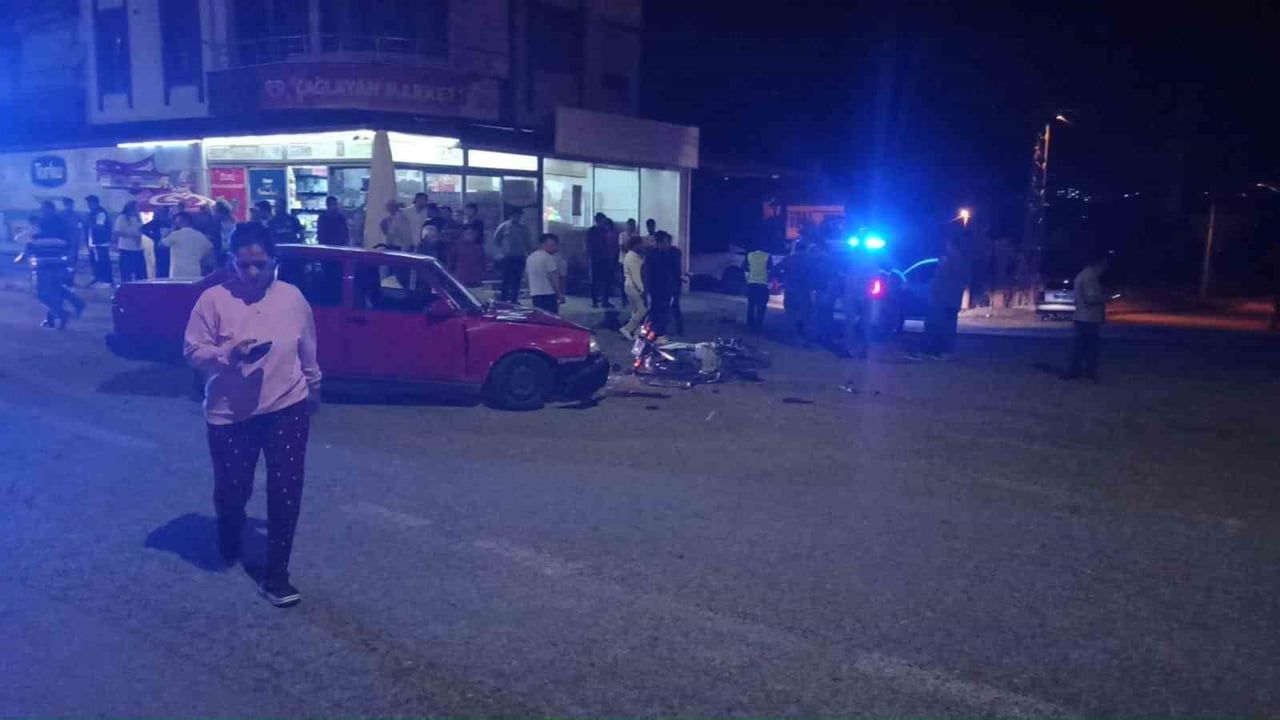 KONYA’NIN SEYDİŞEHİR İLÇESİNDE OTOMOBİL İLE MOTOSİKLETİN ÇARPIŞMASI SONUCU MEYDANA GELEN TRAFİK...