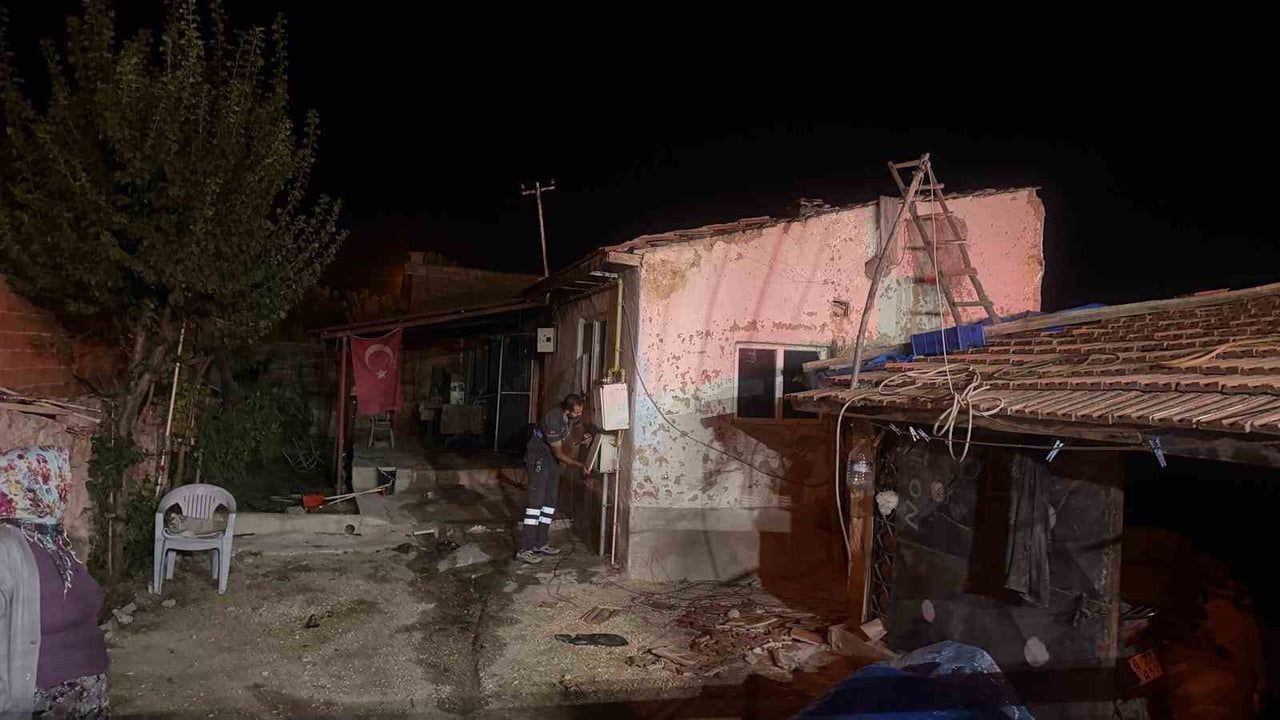 ESKİŞEHİR'İN ÇİFTELER İLÇESİNDE MÜSTAKİL BİR EVDE OCAKTA UNUTULAN YEMEK NEDENİYLE ÇIKAN YANGIN...