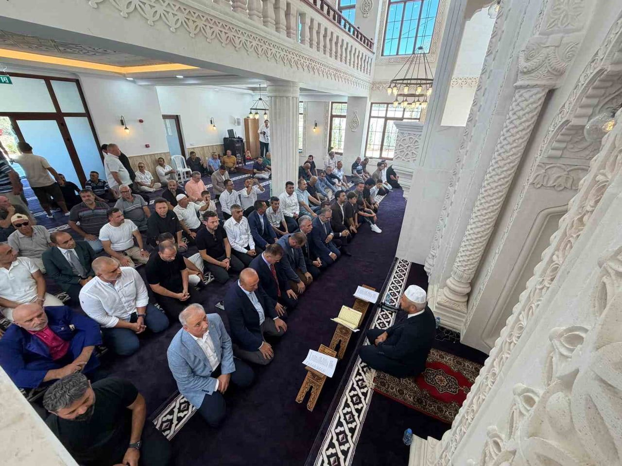 AÇILIŞIN ARDINDAN CAMİDE İLK CUMA NAMAZI KILINDI.