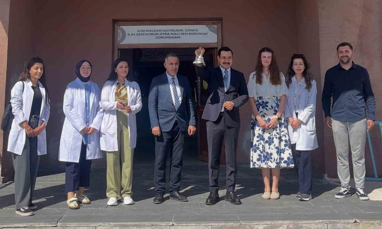 AKYAKA’DA İLK DERS ZİLİ KAYMAKAM DEMİRTAŞ’TAN: YENİ EĞİTİM YILI BAŞLADI(KARS-İHA)