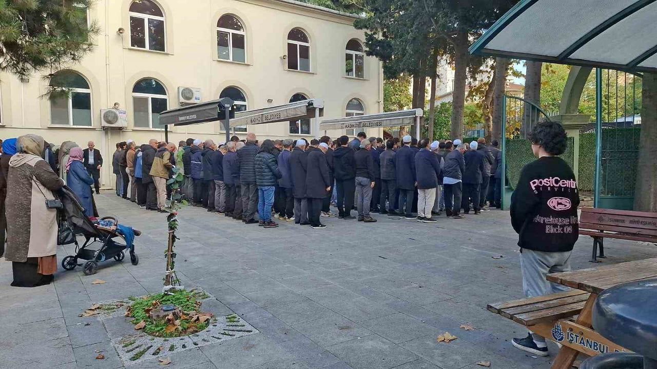 MAHMUD SAMİ RAMAZANOĞLU İÇİN SAHRAYICEDİD CAMİSİ’NDE CENAZE TÖRENİ DÜZENLENDİ