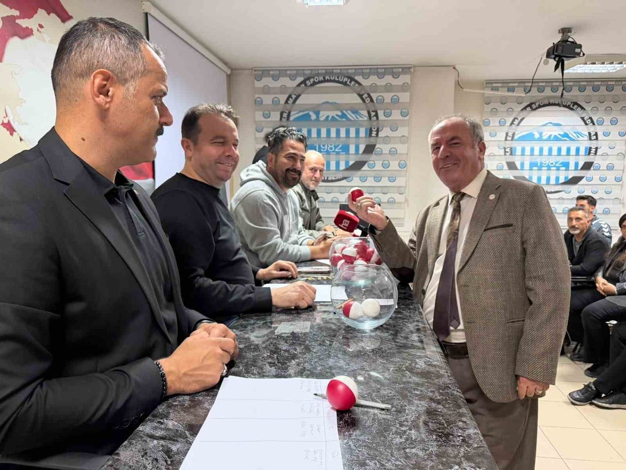 KAYSERİ U14 LİGİ 2026-2027 SEZONU FİKSTÜR ÇEKİMİ YAPILDI. SEZONDA 4 GRUPTA 36 TAKIM MÜCADELE...