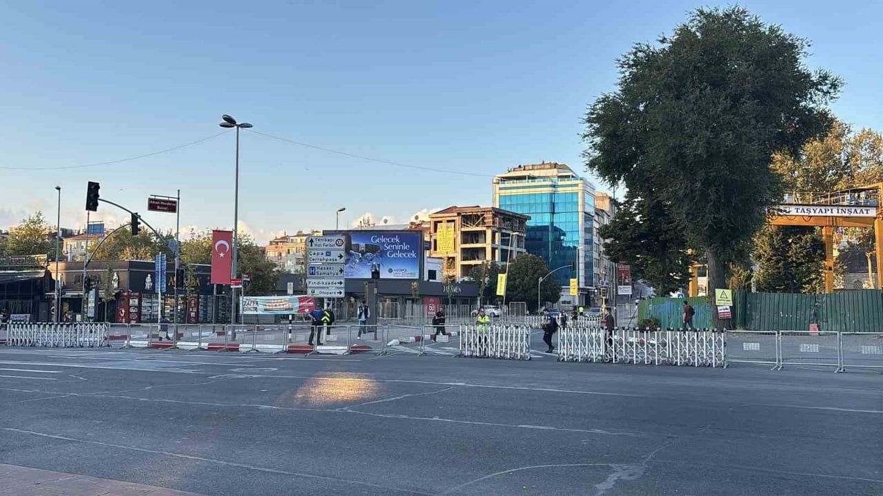 30 AĞUSTOS ZAFER BAYRAMI KUTLAMALARI NEDENİYLE VATAN CADDESİ TRAFİĞE KAPATILDI