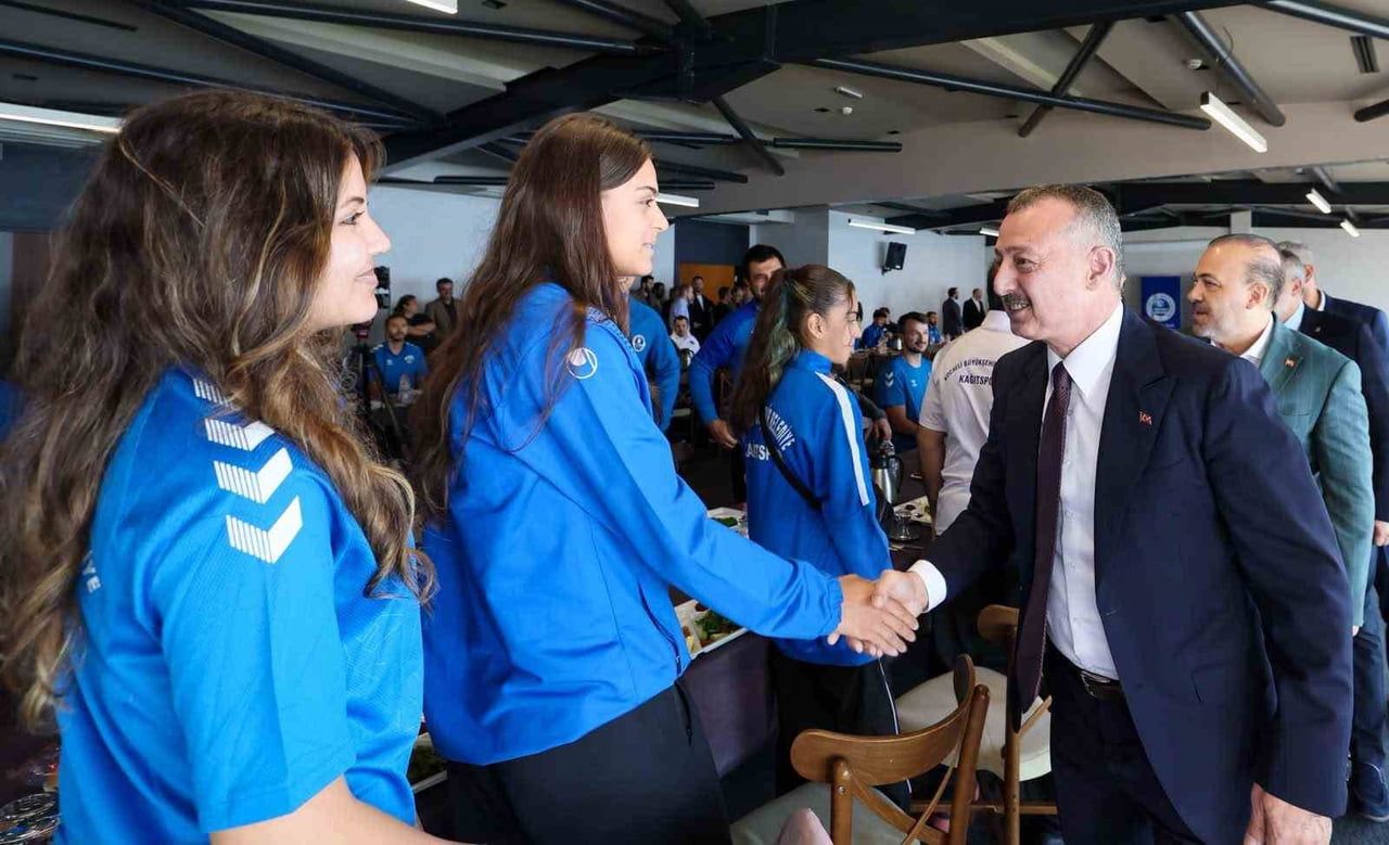 KOCAELİ’DE ULUSAL VE ULUSLARARASI ŞAMPİYONALARDA MADALYA KAZANAN KAĞITSPORLU SPORCULAR, KBB...