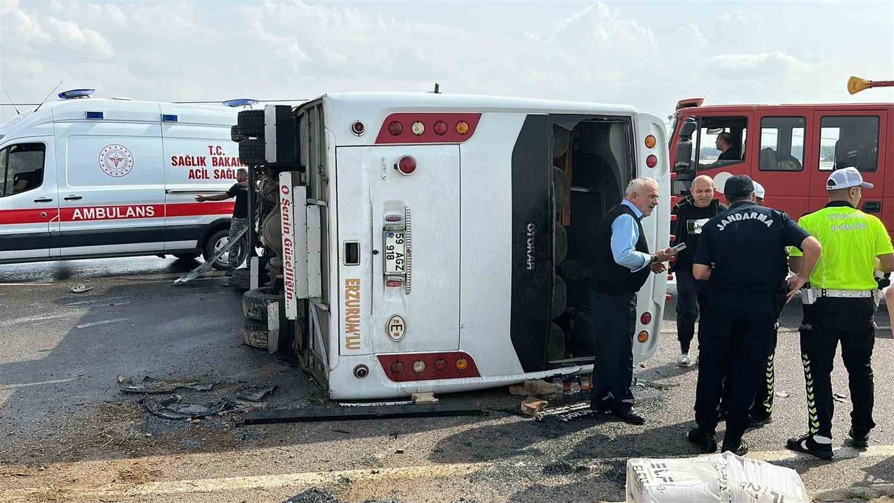 ANTALYA-ISPARTA KARAYOLUNDA YOLCU MİDİBÜS DEVRİLMESİ SONUCU MEYDANA GELEN TRAFİK KAZASINDA 17 KİŞİ...