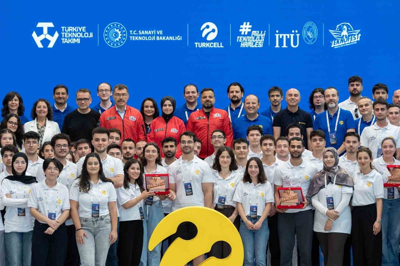 TEKNOFEST KAPSAMINDA TURKCELL TARAFINDAN DÜZENLENEN ‘5G VE YAPAY ZEKÂ İLE AKILLI YOL GÜVENLİĞİ...