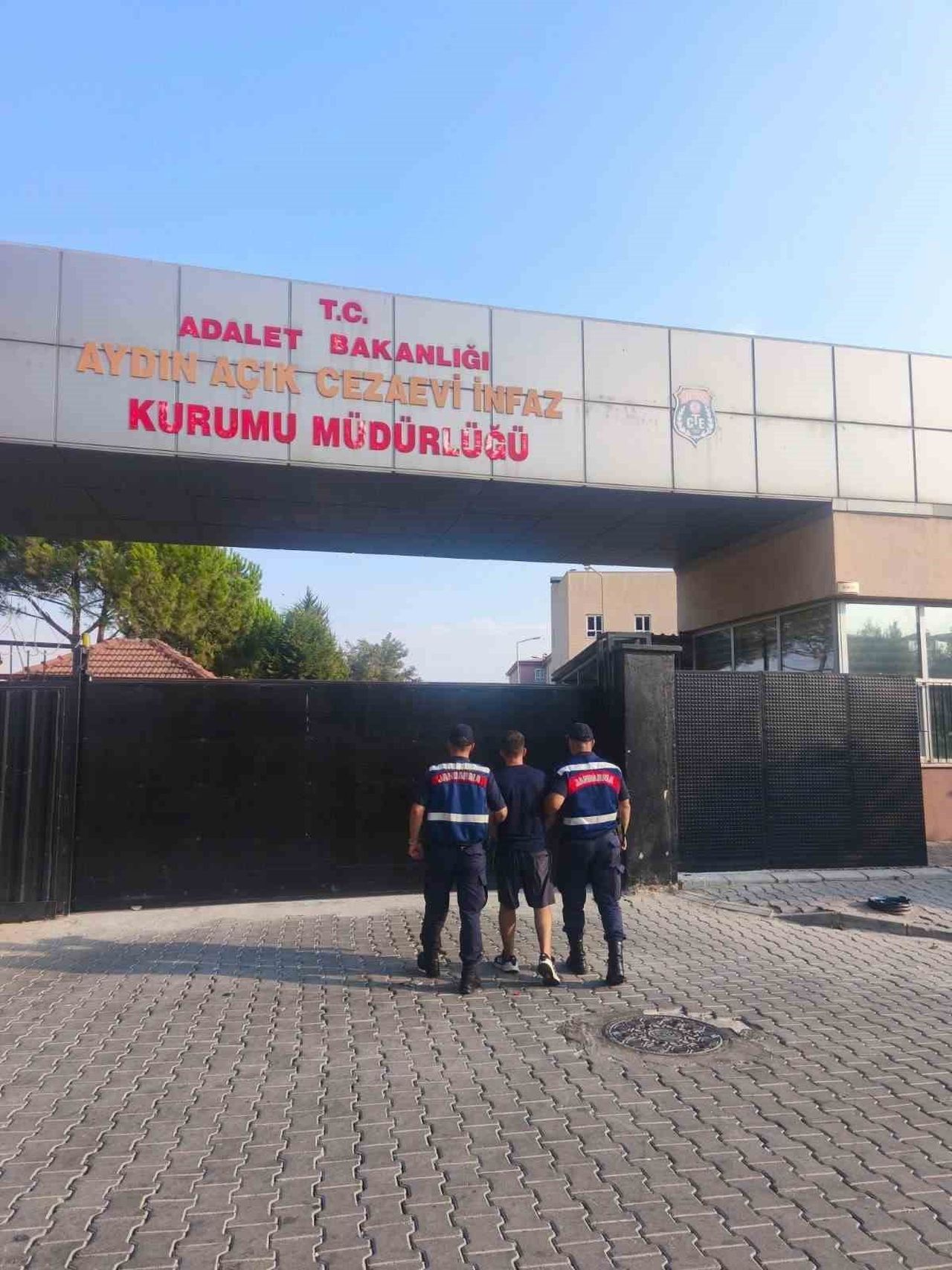 AYDIN’IN GERMENCİK İLÇESİNDE HAKKINDA 7 YIL 5 AY 26 GÜN KESİNLEŞMİŞ HAPİS CEZASI BULUNAN HÜKÜMLÜ...