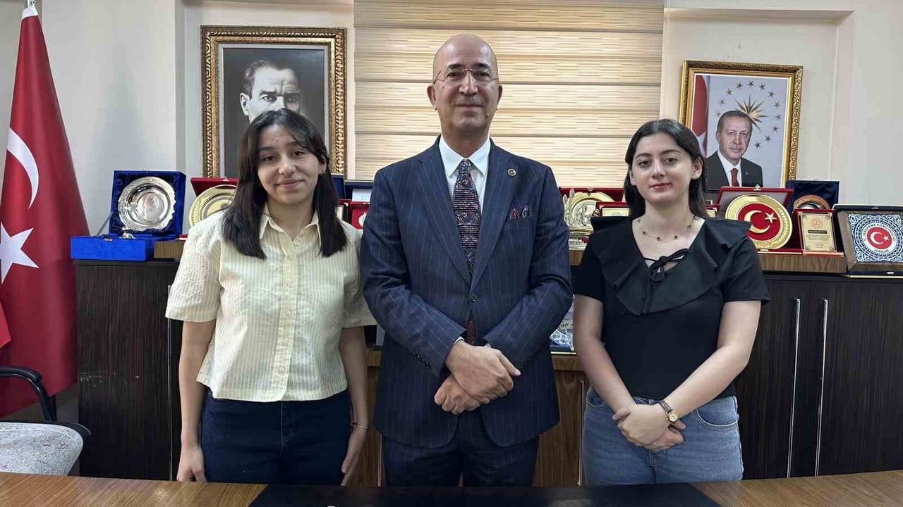 GÜLBAHAR KESİCİ, ESENDERE BELEDİYE BAŞKANI DIRBAZ BÜYÜKSU VE KÜBRA BAKİ