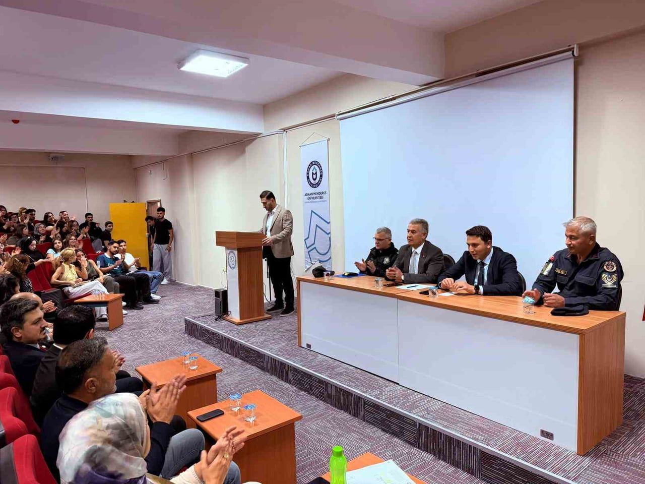 AYDIN’IN BUHARKENT İLÇESİNDE DÜZENLENEN 'YEREL YÖNETİM ÖĞRENCİ BULUŞMASI'NDA ÜNİVERSİTE...