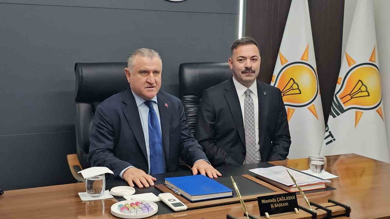 AK PARTİ ZONGULDAK İL BAŞKANLIĞI'NA GEÇEN BAKAN BAK, BURADA İL BAŞKANI MUSTAFA ÇAĞLAYAN VE...