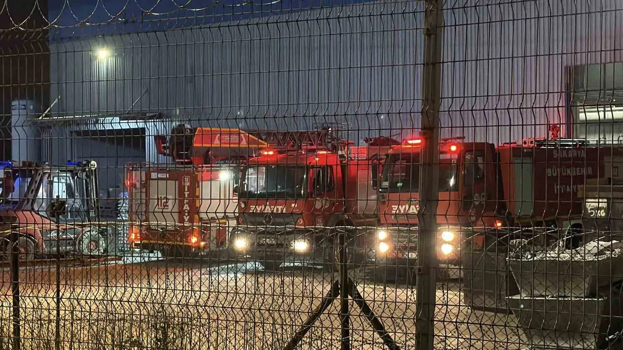 SAKARYA’NIN AKYAZI İLÇESİNDE FAALİYET GÖSTEREN ASAŞ ALÜMİNYUM FABRİKASININ DÖKÜMHANE BÖLÜMÜNDE...