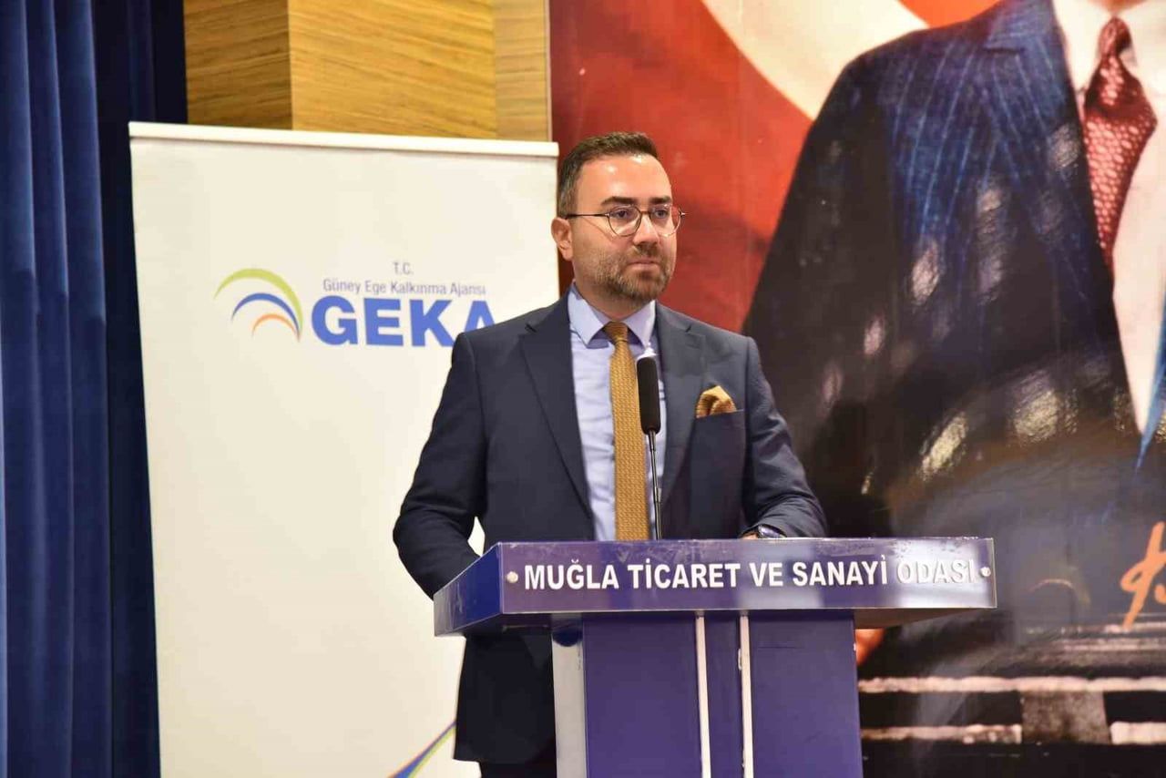 GEKA GENEL SEKRETERİ ÜMİT GÜLYAĞI’NIN DA KONUŞMA YAPTIĞI ÇALIŞTAYDA ÇAM BALINA DAİR SORUNLAR VE...