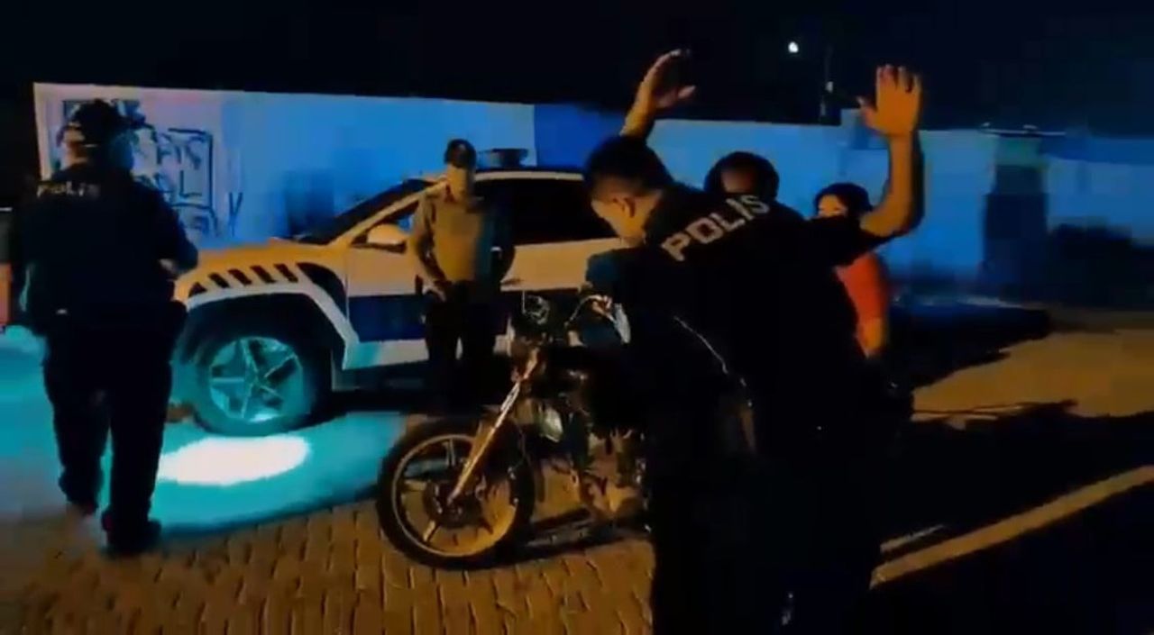 ANTAKYA’DA GERÇEKLEŞTİRİLEN ASAYİŞ UYGULAMASINDAN GÖRÜNTÜ.