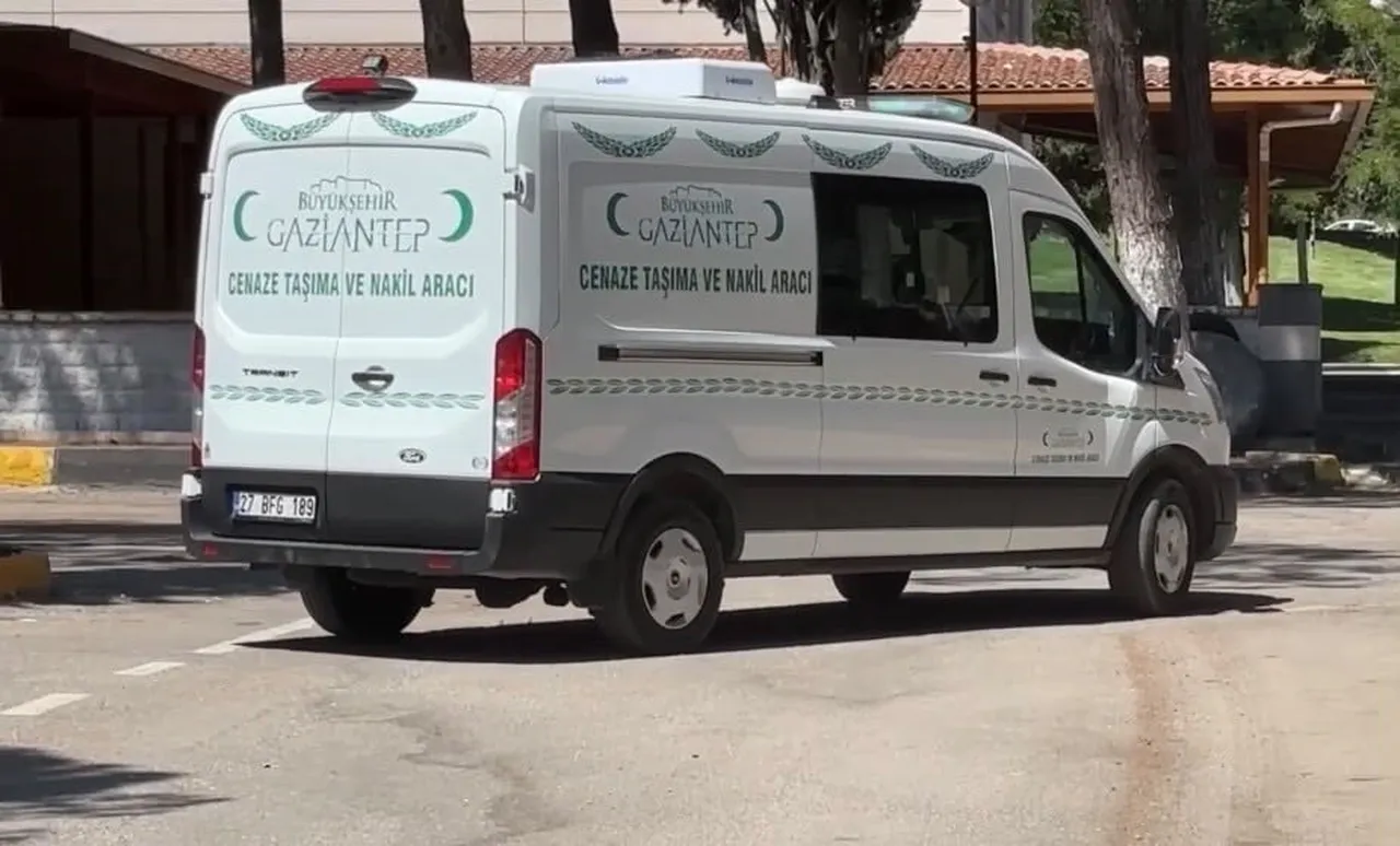 CENAZE, GAZİANTEP ADLİ TIP KURUMU'NDA TAMAMLANAN İŞLEMLERİN ARDINDAN DEFNEDİLMEK ÜZERE YAKINLARINA...