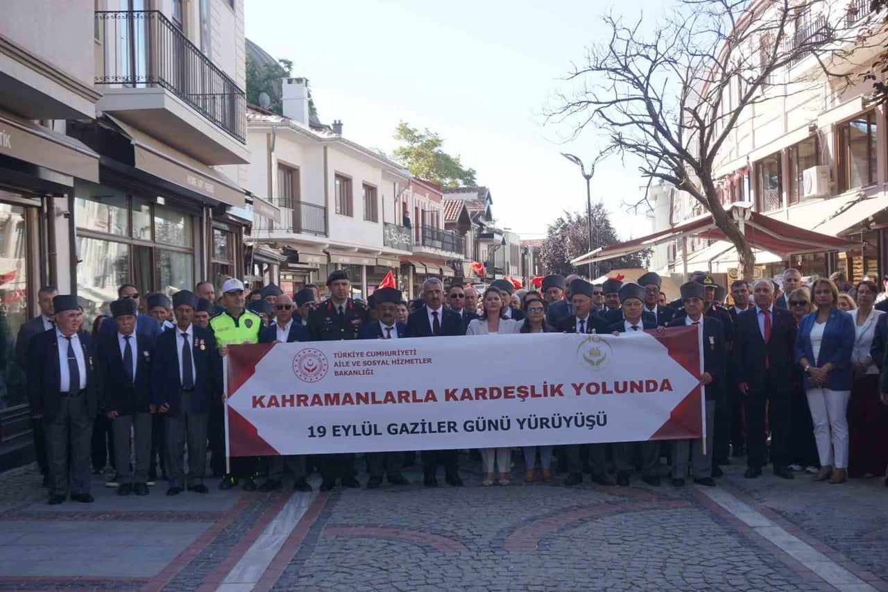 EDİRNE’DE 19 EYLÜL GAZİLER GÜNÜ ETKİNLİKLERİ ÇERÇEVESİNDE “KAHRAMANLAR İLE KARDEŞLİK YOLUNDA 19...