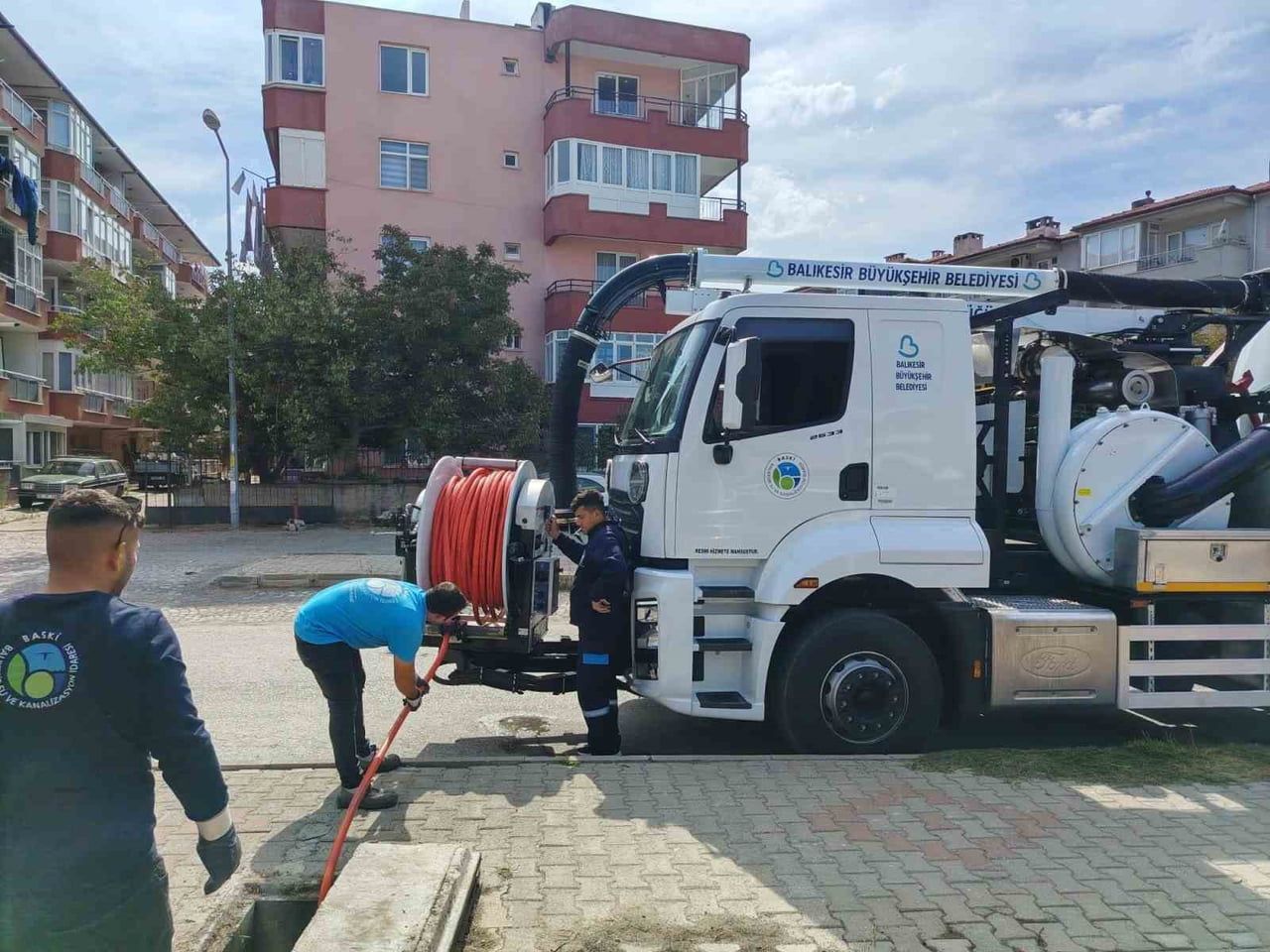BASKİ’NİN YENİ KANAL AÇMA ARAÇLARI AYVALIK’TA HİZMETE BAŞLADI
