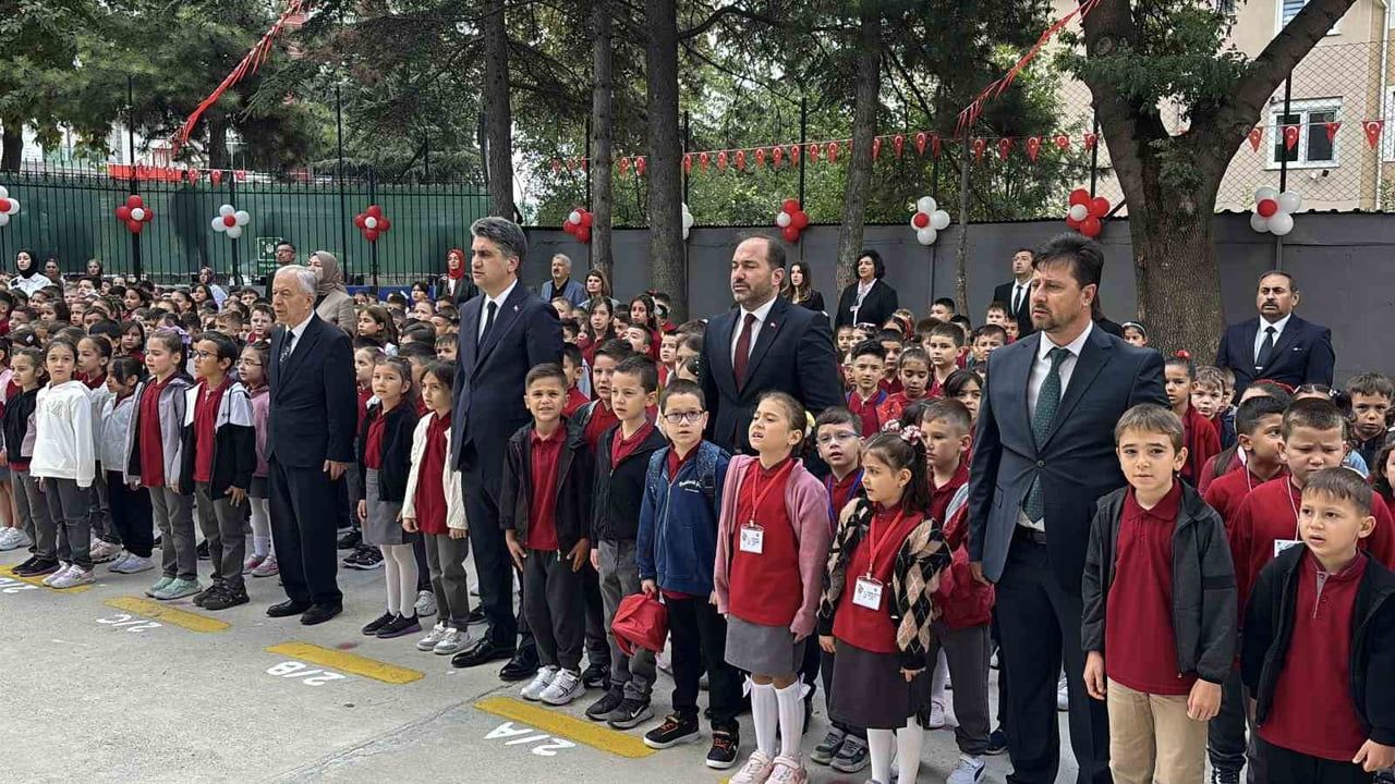BOLU’DA 2026-2027 EĞİTİM-ÖĞRETİM YILI, KÜLTÜR İLKOKULU’NDA DÜZENLENEN RESMİ TÖRENLE BAŞLADI. YENİ...