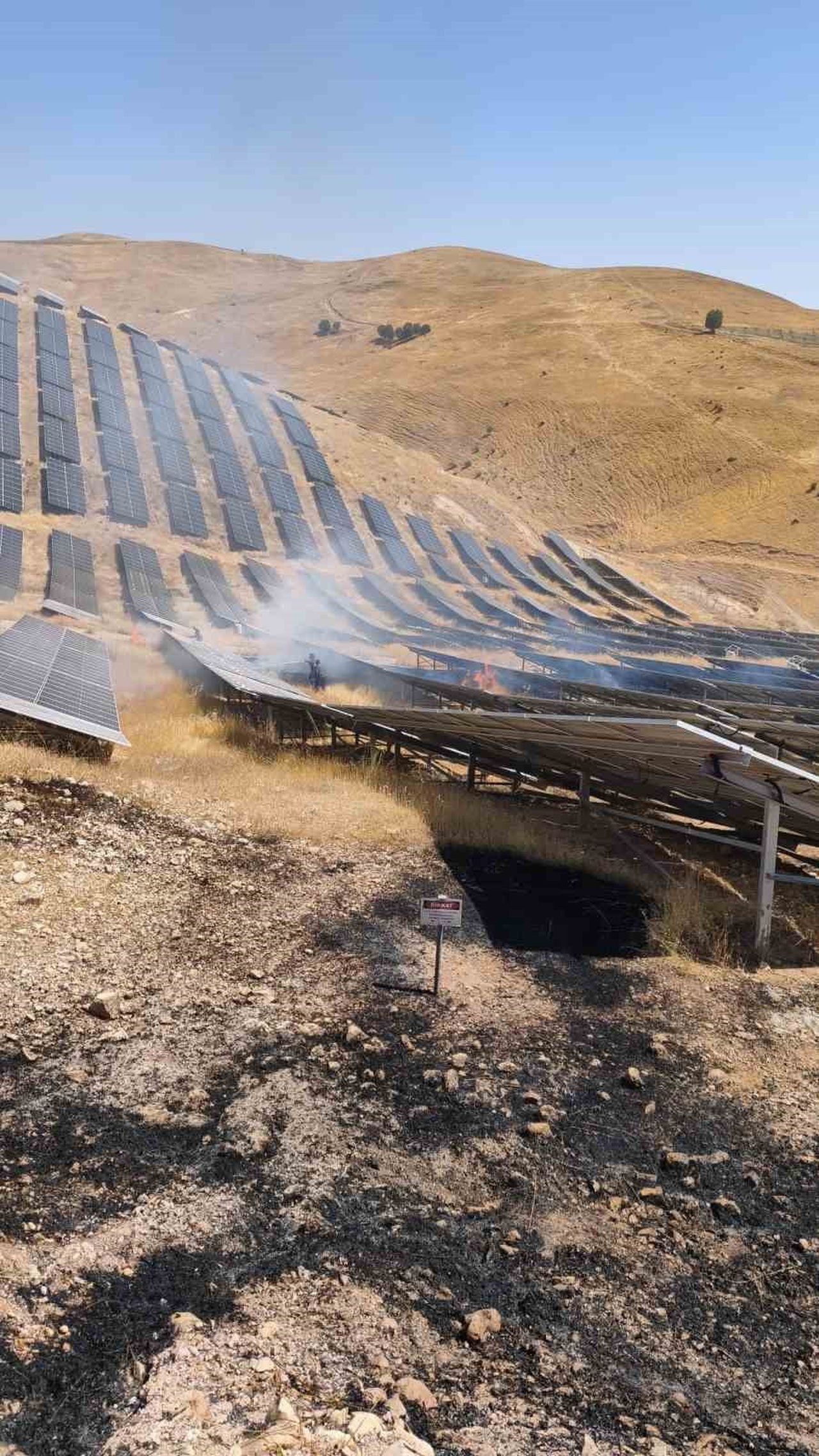 SİİRT'İN KURTALAN İLÇESİNE BAĞLI YAYIKDERE MAHALLESİ'NDE KURULU BULUNAN GÜNEŞ ENERJİSİ...