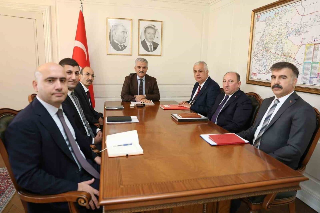 DÜZCE VALİSİ MEHMET MAKAS BAŞKANLIĞINDA GERÇEKLEŞTİRİLEN HAFTALIK DEĞERLENDİRME TOPLANTISINDA...