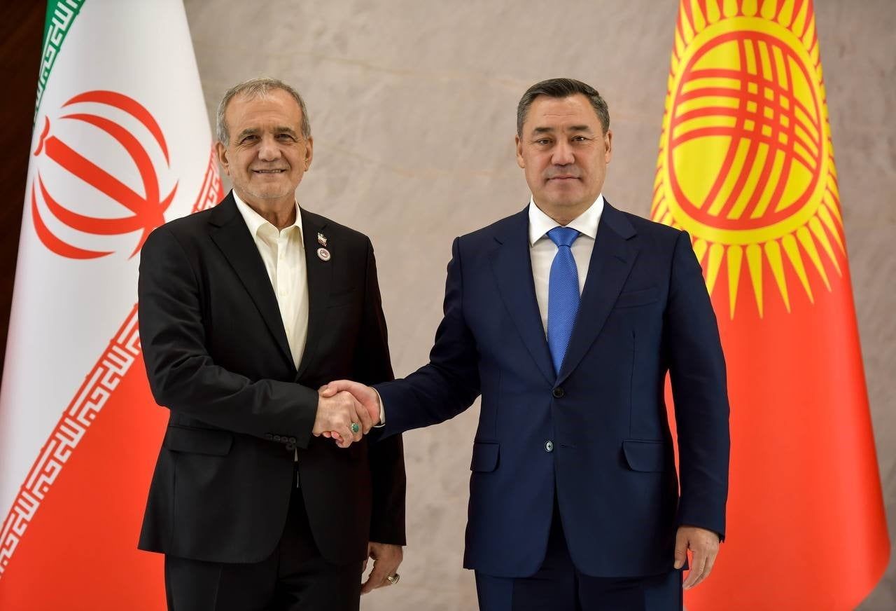 KIRGIZİSTAN CUMHURBAŞKANI SADIR CAPAROV, İRAN CUMHURBAŞKANI MESUD PEZEŞKİYAN İLE BİR ARAYA...