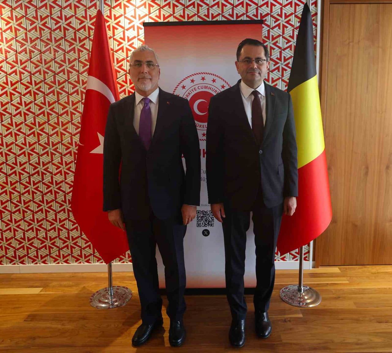 ÇALIŞMA VE SOSYAL GÜVENLİK BAKANI VEDAT IŞIKHAN, BRÜKSEL BÜYÜKELÇİSİ GÖRKEM BARIŞ TANTEKİN İLE...