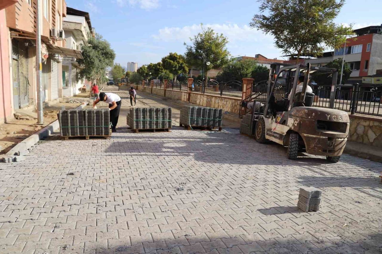 NAZİLLİ BELEDİYESİ, KENT GENELİNDE BAŞLATTIĞI YOL YENİLEME SEFERBERLİĞİNİ ARALIKSIZ SÜRDÜRÜYOR....