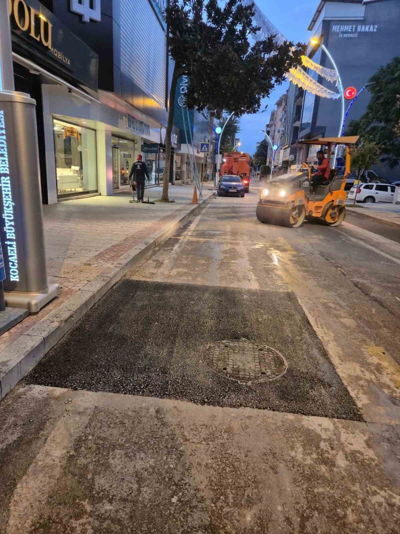 İZMİT MEHMET ALİ PAŞA MAHALLESİ’NDEKİ ZİNCİRLİKUYU CADDESİ’NDE ÇALIŞMA YAPAN A TAKIMI, 36 RÖGAR...