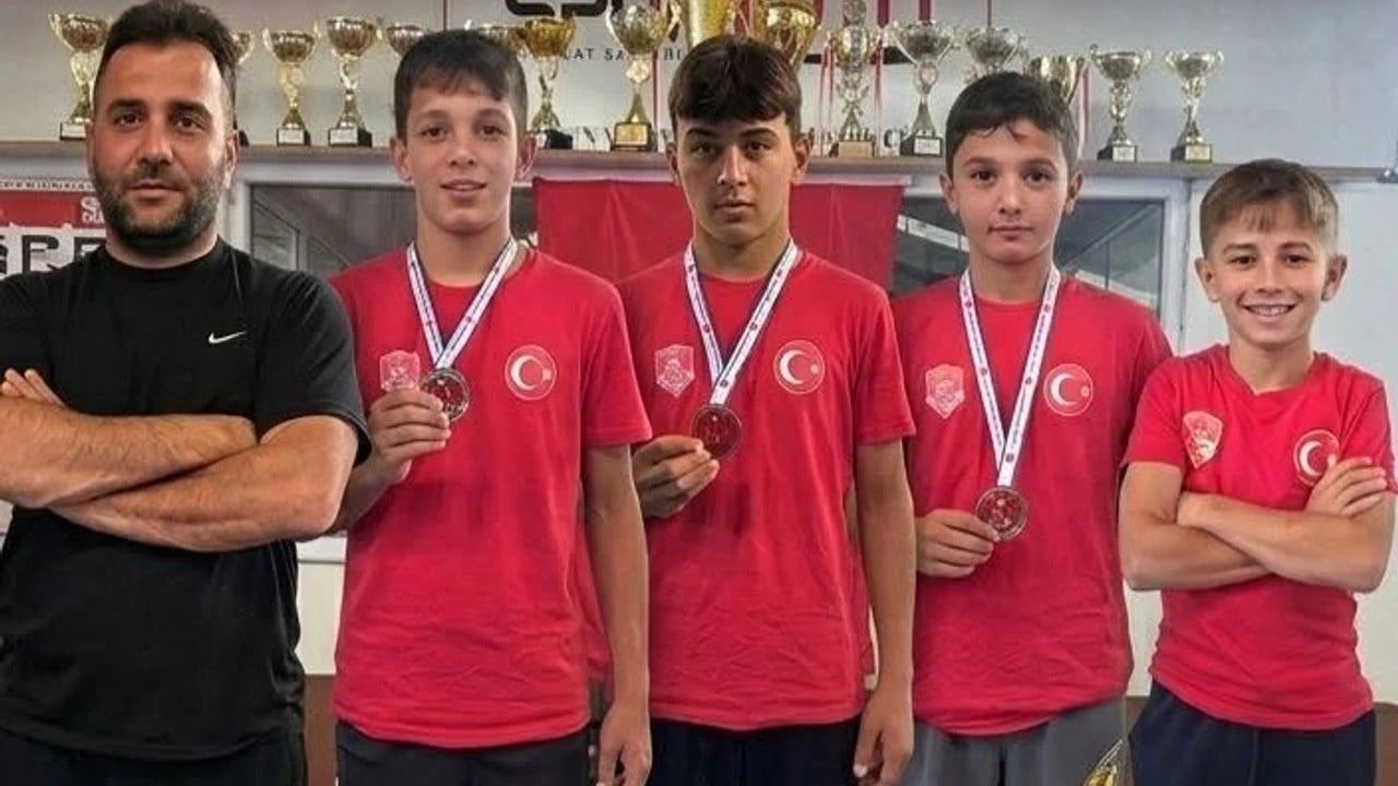 DÜNYA VE AVRUPA ŞAMPİYONU MİLLİ GÜREŞÇİ HÜSEYİN AKBAŞ’IN KÖYÜ ÇEVRELİ’DEN YETİŞEN 4 SPORCU...