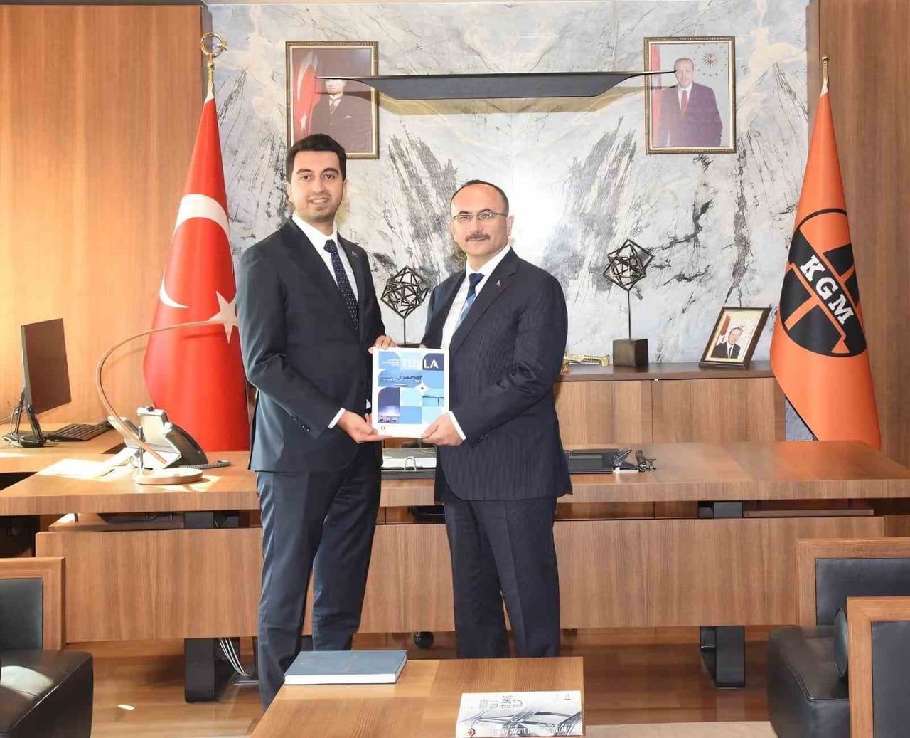 TUZLA BELEDİYE BAŞKANI EREN ALİ BİNGÖL VE KARAYOLLARI GENEL MÜDÜRÜ AHMET GÜLŞEN.