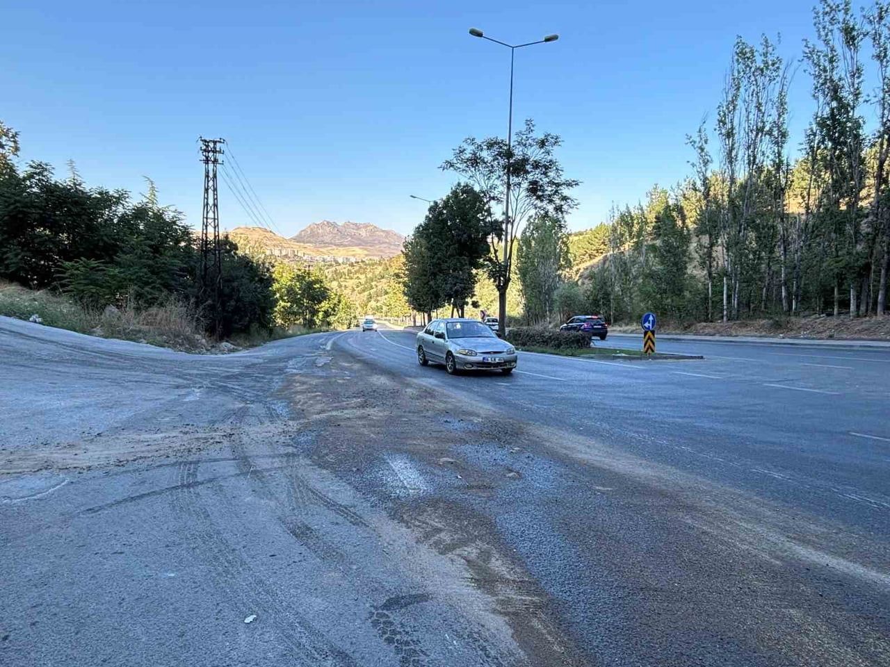 ANKARA’DA BETON MİKSERİ İLE OTOMOBİLİN ÇARPIŞMASI NEDENİYLE YAŞANAN KAZADA BİRİ AĞIR TOPLAM 5 KİŞİ...