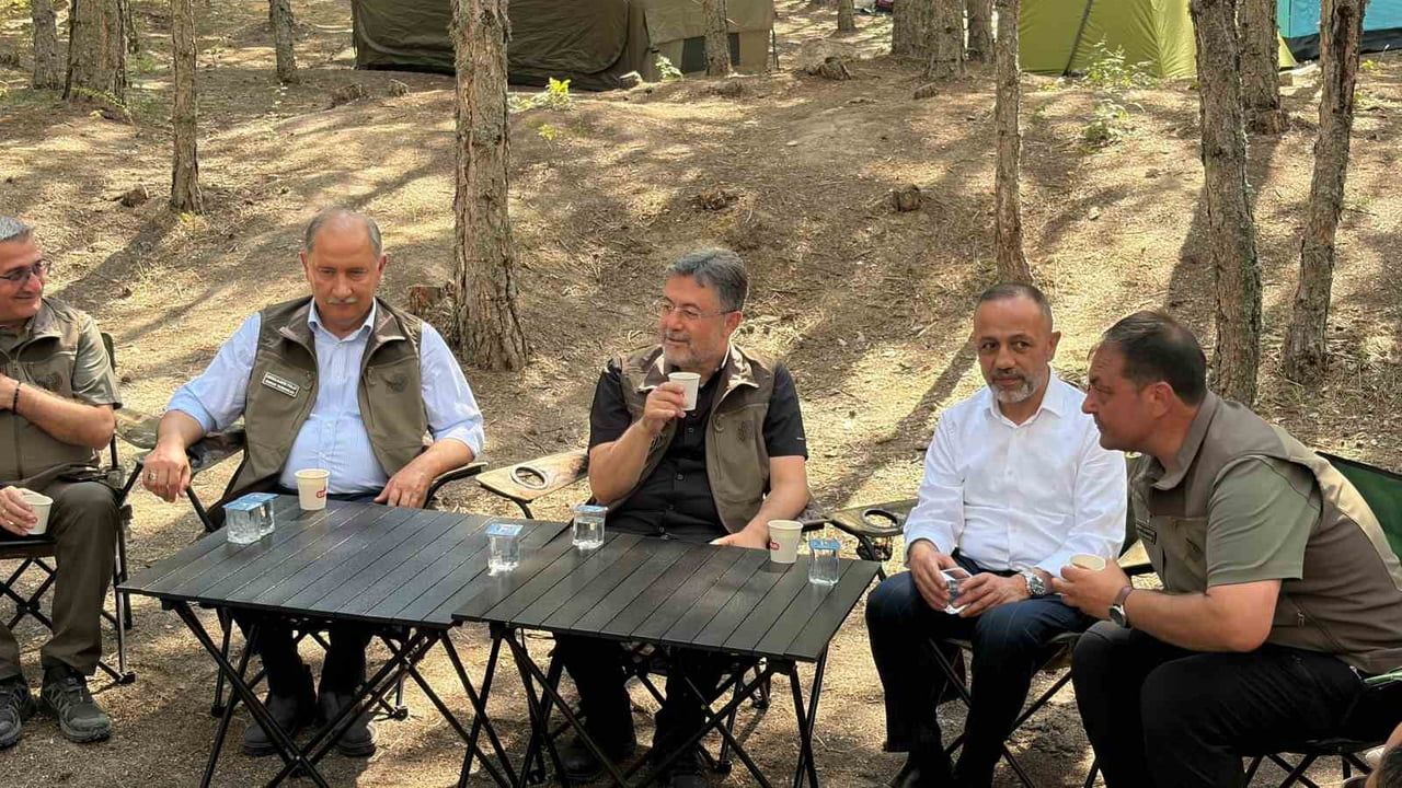 TARIM VE ORMAN BAKANI İBRAHİM YUMAKLI, "AİLE KAMPI" PROGRAMINDA VATANDAŞLARLA BİR ARAYA GELDİ.