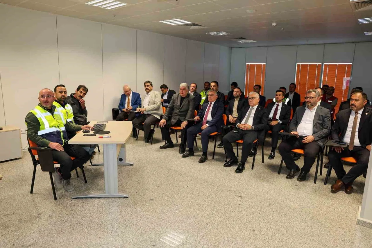 SİVAS NURİ DEMİRAĞ HAVALİMANI’NDA YAPIMI SÜREN 3 BİN 780 METRE UZUNLUĞUNDAKİ YENİ PİSTİN, 4 EYLÜL...