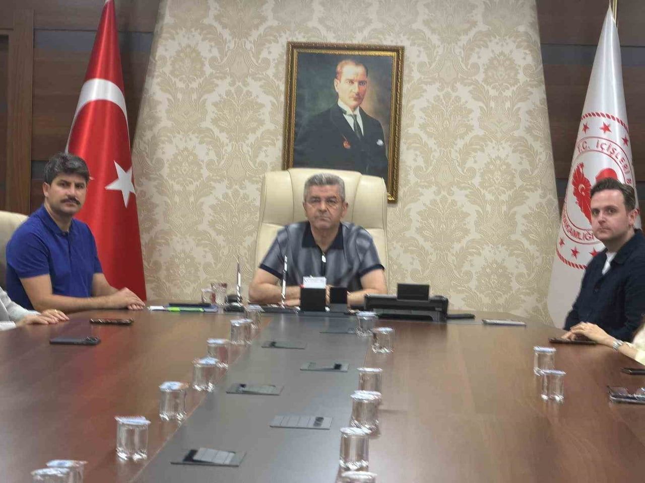 ARTVİN VALİSİ DR. TURAN ERGÜN, HOPA AÇIKLARINDA İNSANSIZ DENİZ ARACI OLDUĞU DEĞERLENDİRİLEN...