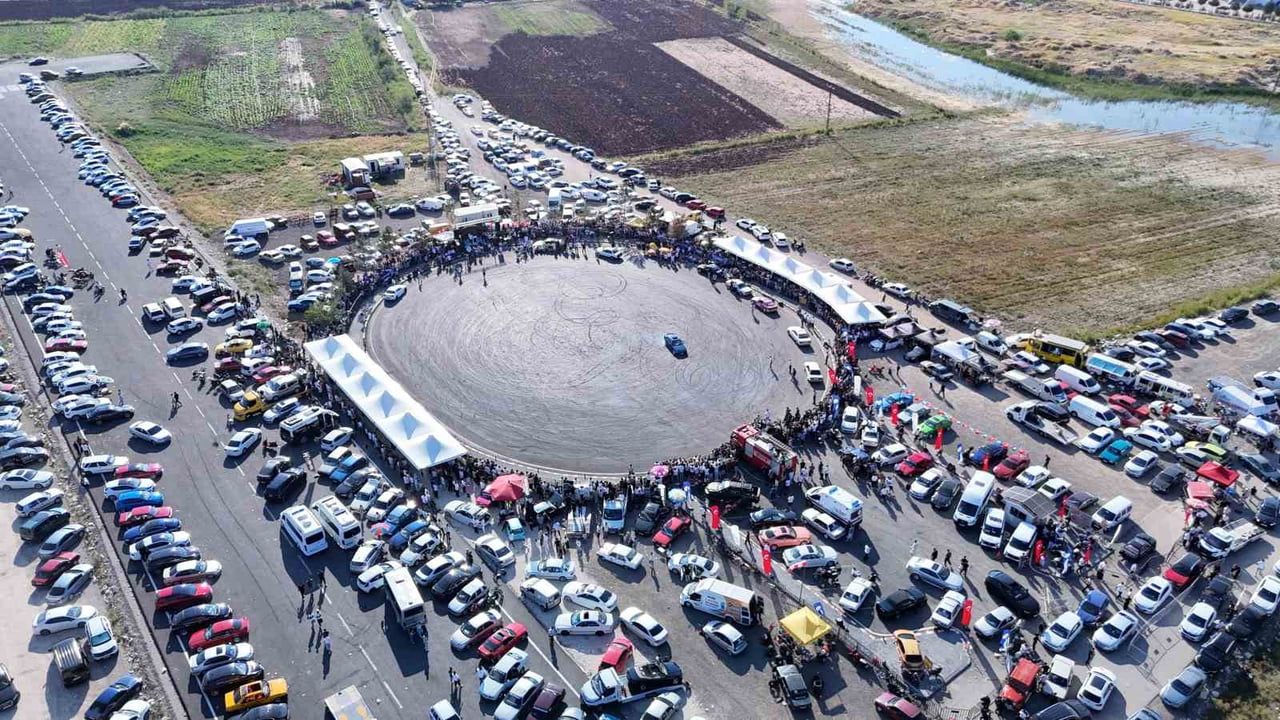 SİVAS GURBETÇİ BULUŞMALARI VE DRİFT FESTİVALİ ÇERÇEVESİNDE MODİFİYE ARAÇ TUTKUNLARI SİVAS’TA...