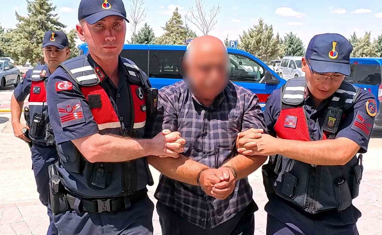 AKSARAY'DA ALACAK VERECEK MESELESİ YÜZÜNDEN 2 KİŞİYİ TABANCAYLA VURARAK ÖLDÜREN ŞÜPHELİ...