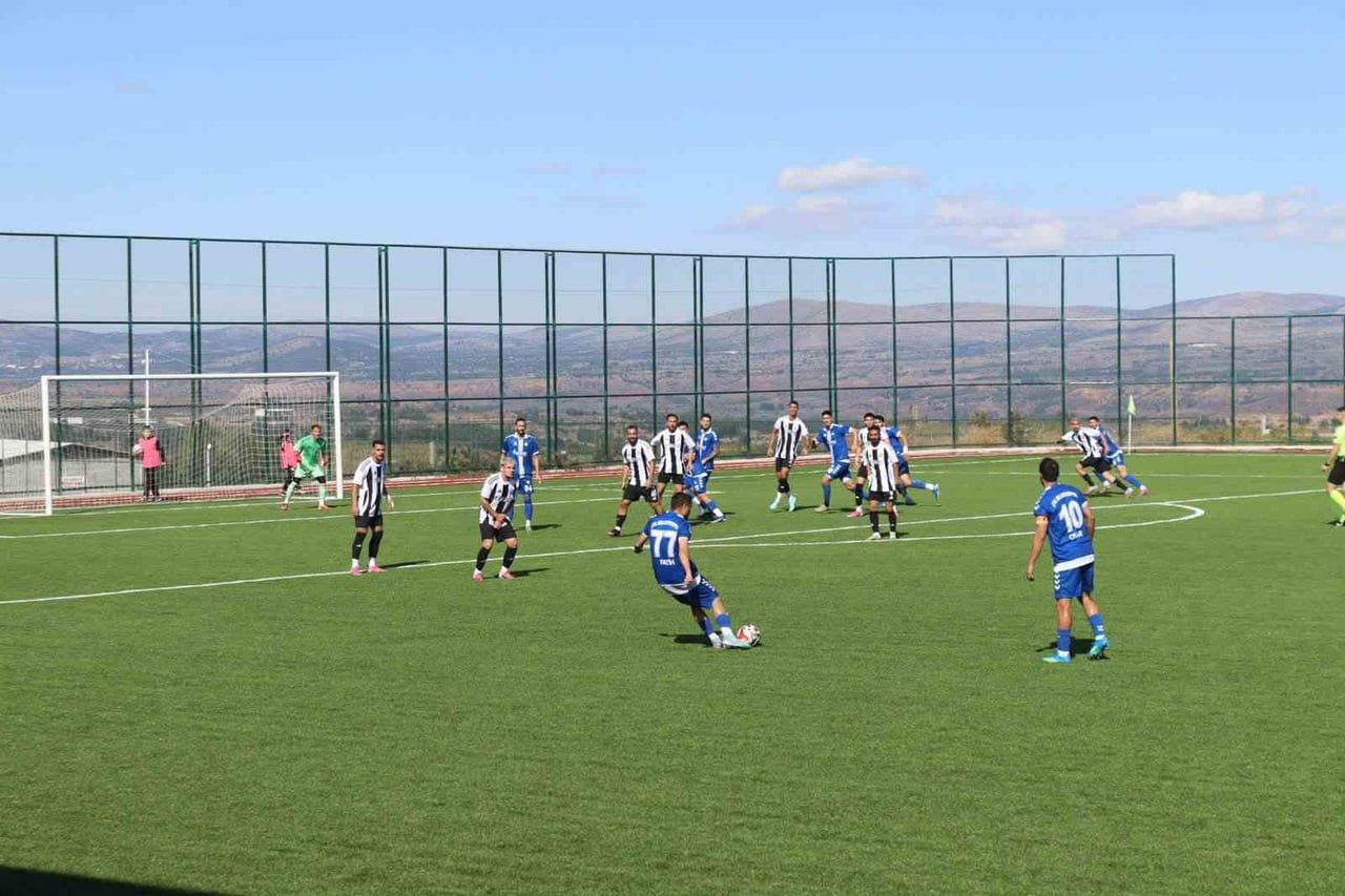 PROFESYONELLİĞE GEÇİŞ LİGİ’NDE DENİZLİ’Yİ TEMSİL EDEN ÇAL BELEDİYESPOR, MARMARİS BELEDİYESPOR’U...