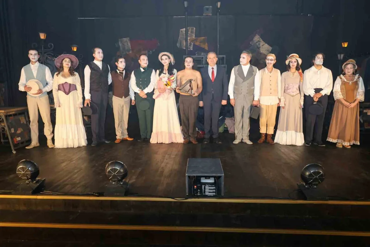 ALANYA BELEDİYE TİYATROSU (ATB), GOGOL’ÜN “PALTO” OYUNUYLA İSTANBUL MALTEPE, ÇATALCA VE ADANA’DA...