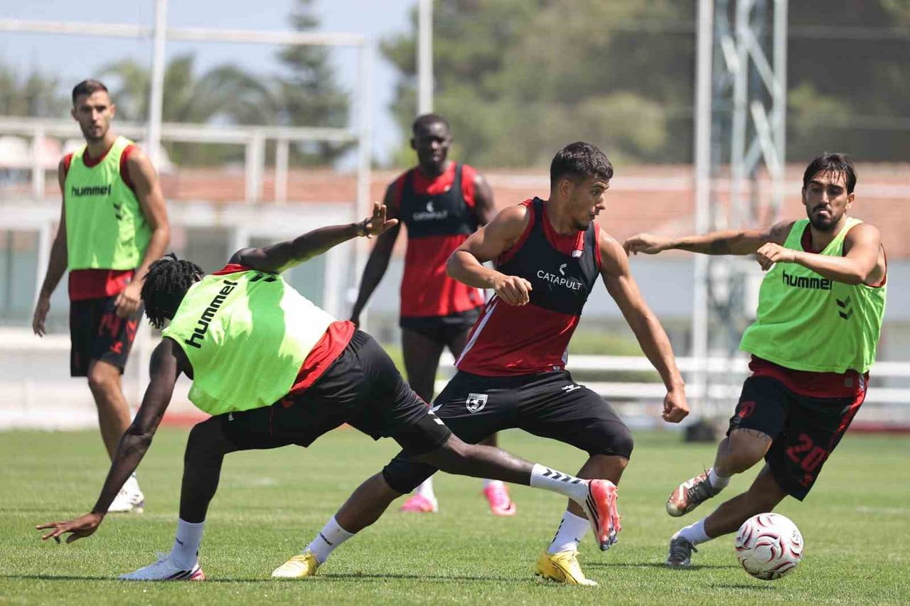 SÜPER LİG EKİPLERİNDEN SAMSUNSPOR, LİGİN İKİNCİ HAFTASINDA OYANACAĞI ÇAYKUR RİZESPOR MÜCADELESİNE...