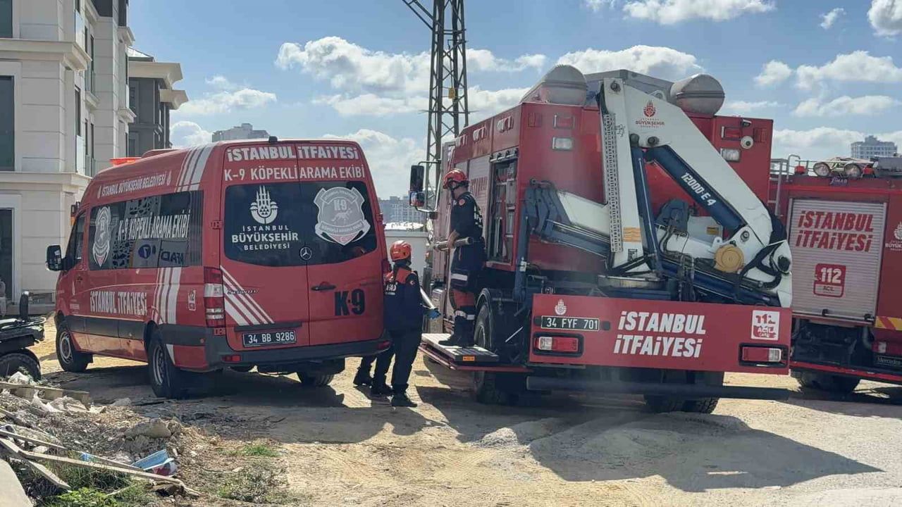 BAŞAKŞEHİR'DE KONUT İNŞAATINDA İSTİNAT DUVARI YAPIMI SIRASINDA GÖÇÜK YAŞANDI. TOPRAK ALTINDA KALAN...