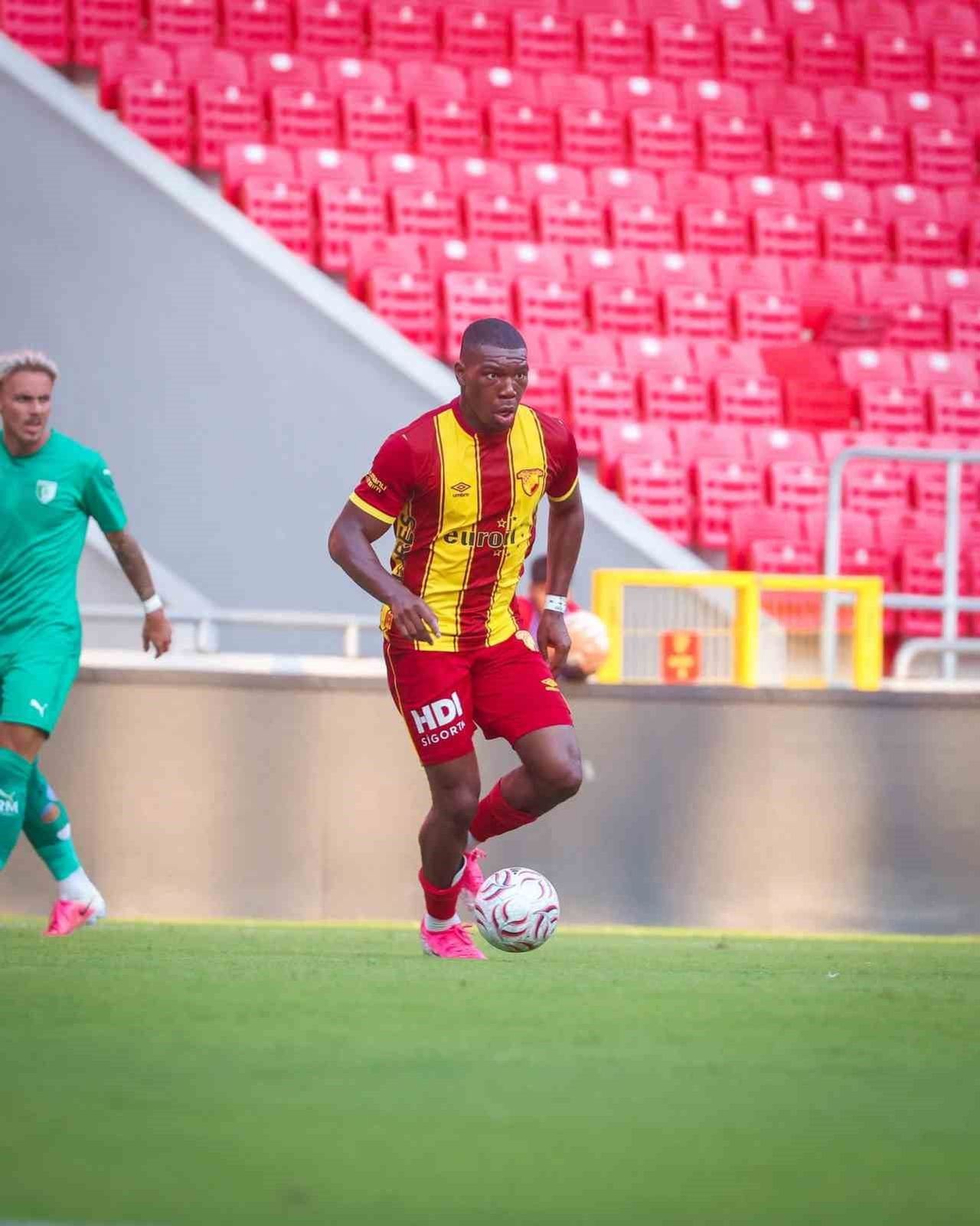 GÖZTEPE’NİN İNGİLTERE CHAMPİONSHİP EKİPLERİNDEN BRİSTOL CİTY’DEN KADROSUNA KATTIĞI SİNCLAİR...