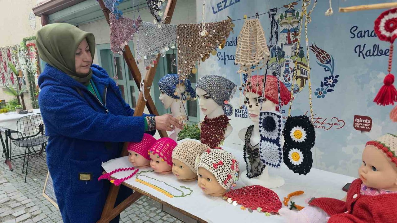 ÖRGÜYLE YAKLAŞIK 40 YIL ÖNCE TANIŞTIĞINI ANLATAN HELVACIOĞLU, SON DÖNEMDE ÜRÜNLERİNİ SERGİLEMEK VE...